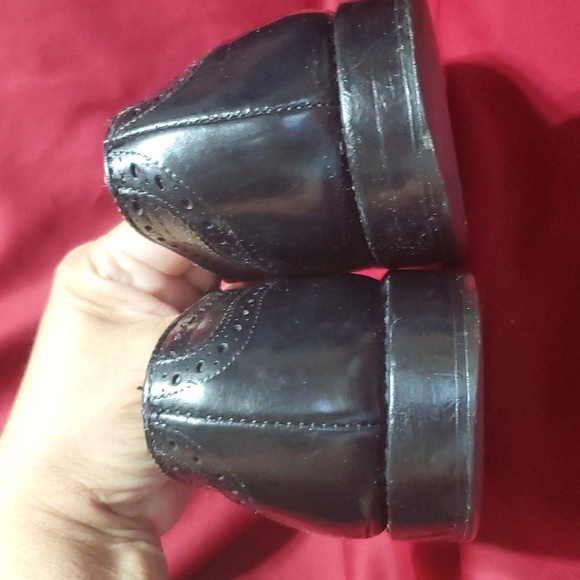 Allen edmonds Sanford black leather perforated cap toe oxfords - Picture 3 of 9